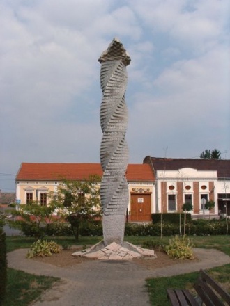 Monument to the heroes of World War II (Emlékmű a Hősök világháború) 